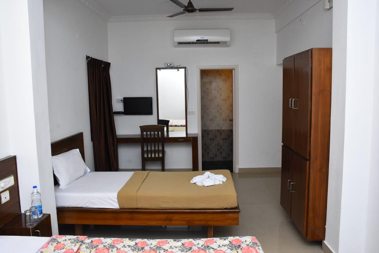 Hotel Palacial Pondi Pondicherry Exterior foto